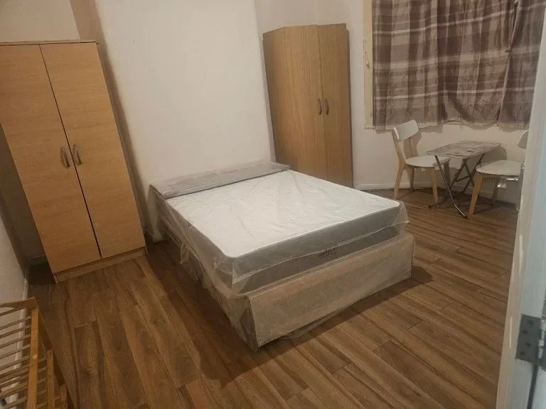 Room Mordaunt Road in Greater London