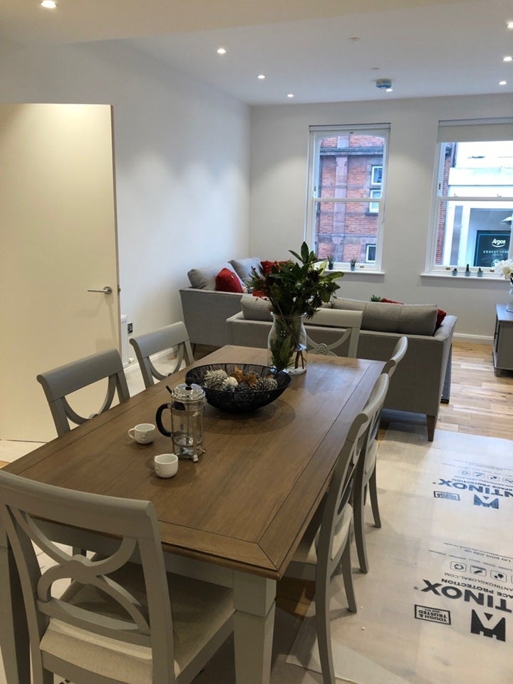 Flat Putney High Street in Greater London
