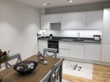 Flat Putney High Street in Greater London