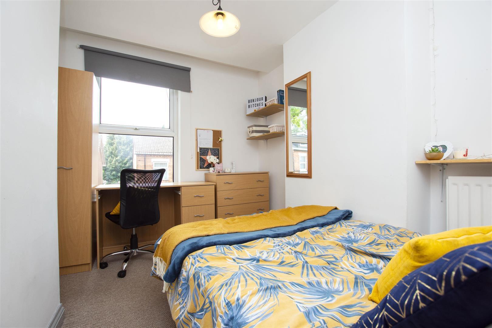 Room Dawlish Road in Birmingham