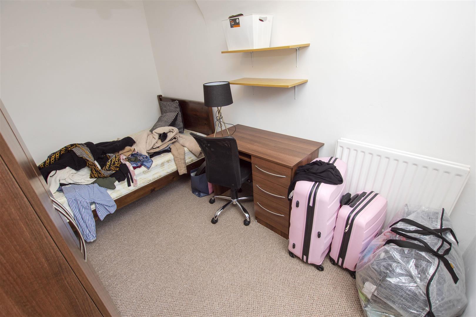 Room Dawlish Road in Birmingham