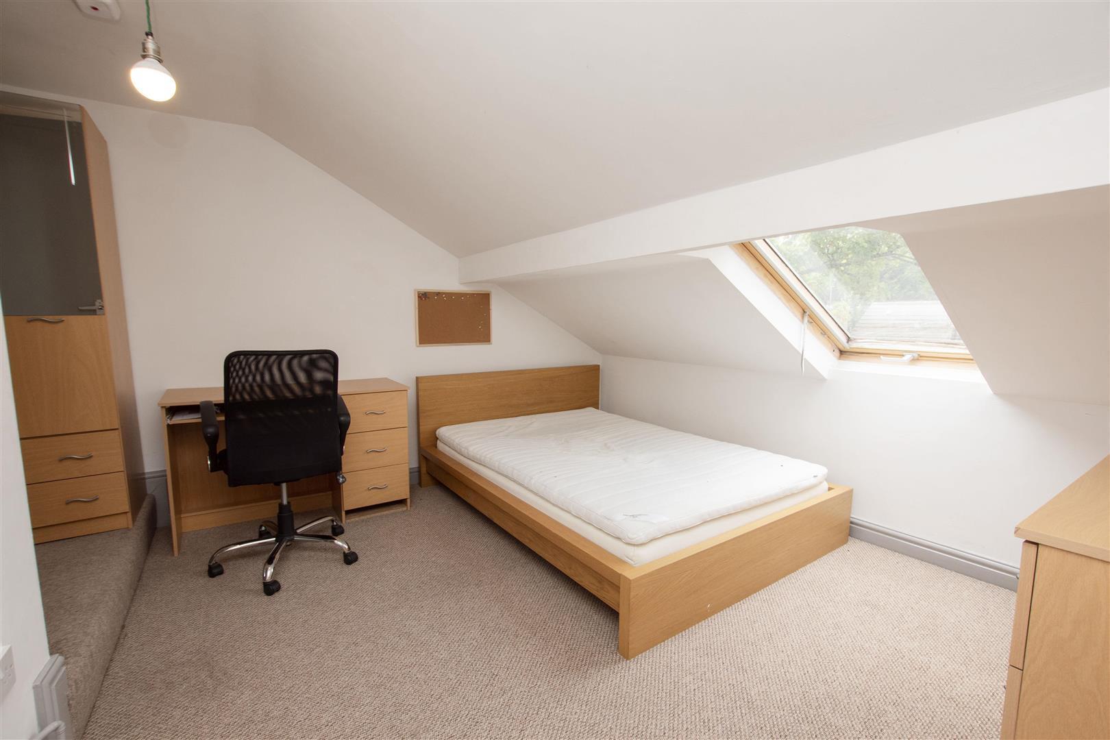 Room Dawlish Road in Birmingham
