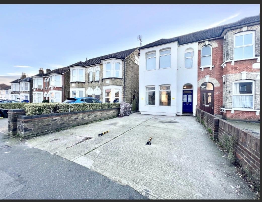 Flat South Street in Greater London