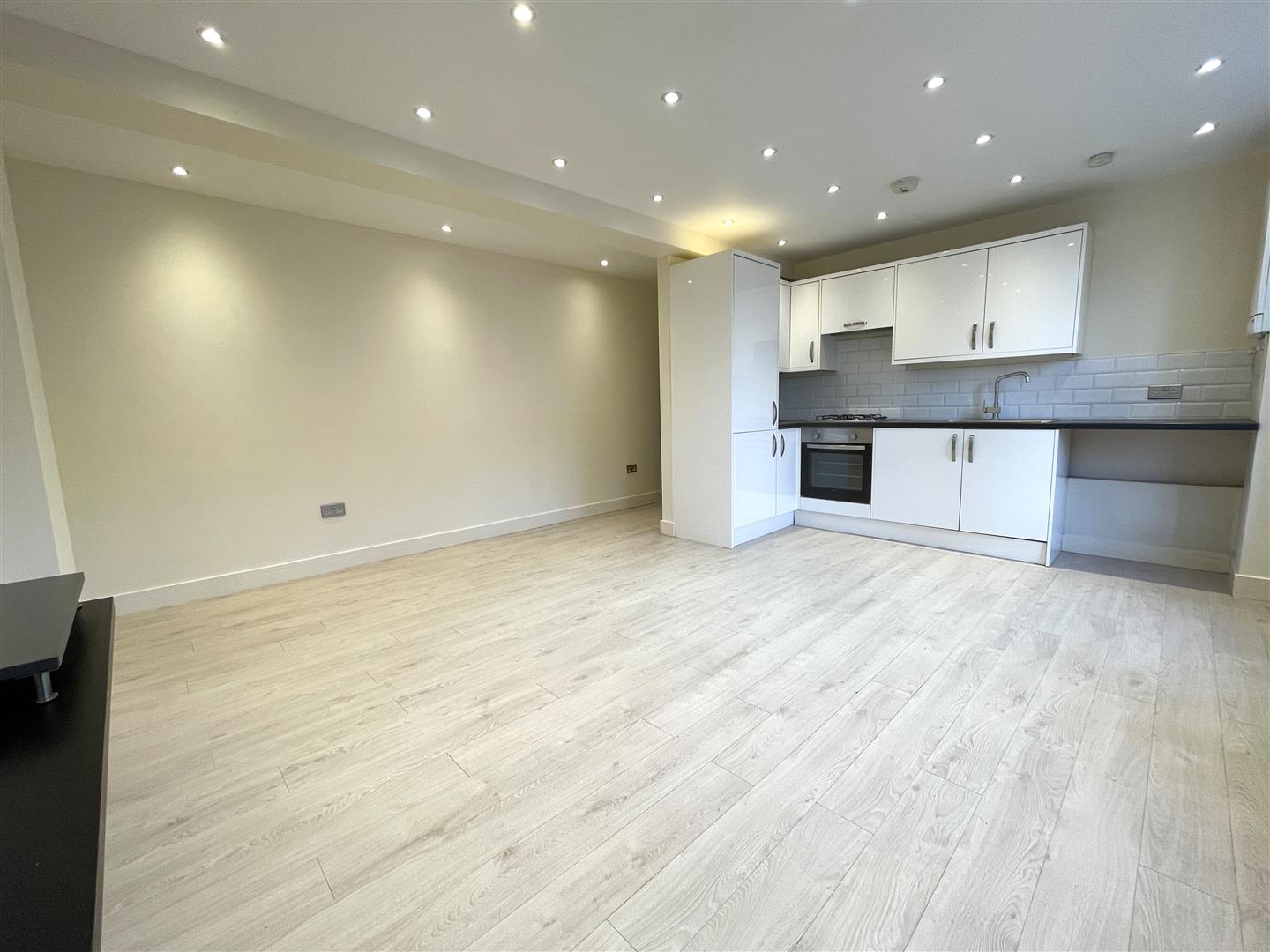 Flat Victoria Road in Greater London