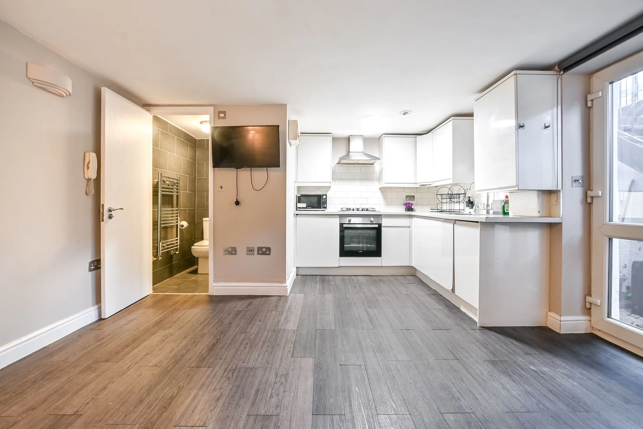 Flat Caledonian Road in Greater London