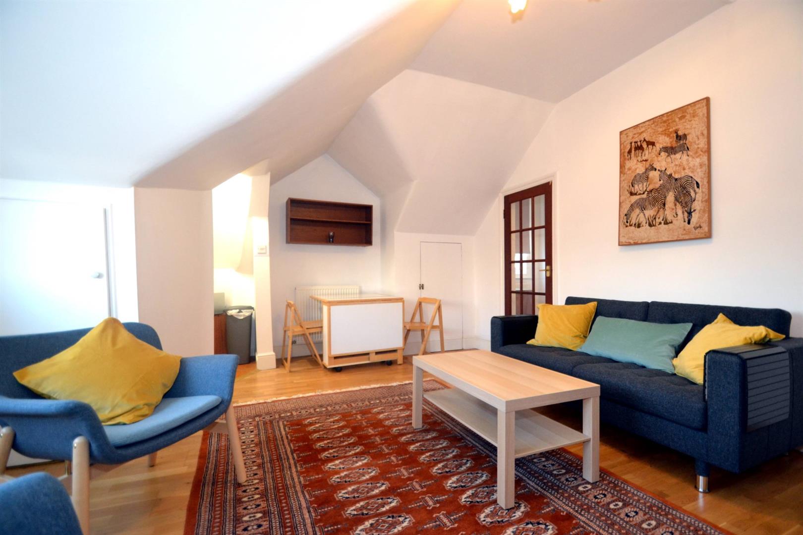Flat Buxton Gardens in Greater London