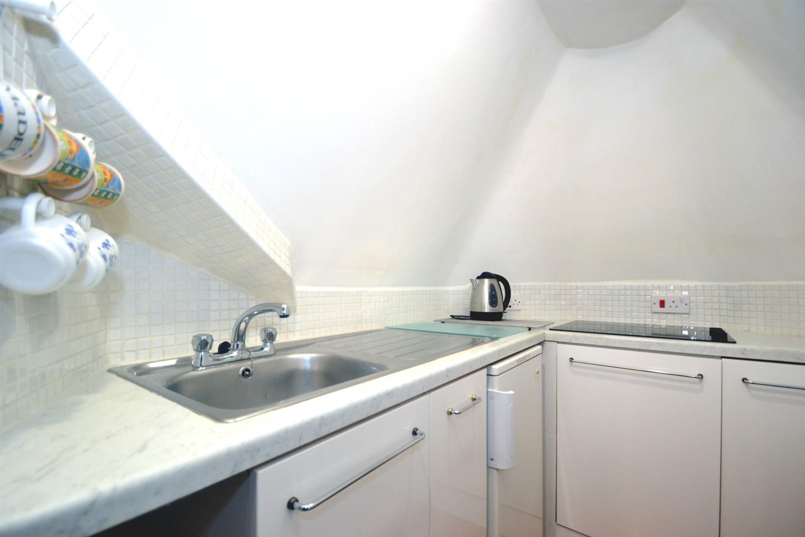 Flat Buxton Gardens in Greater London