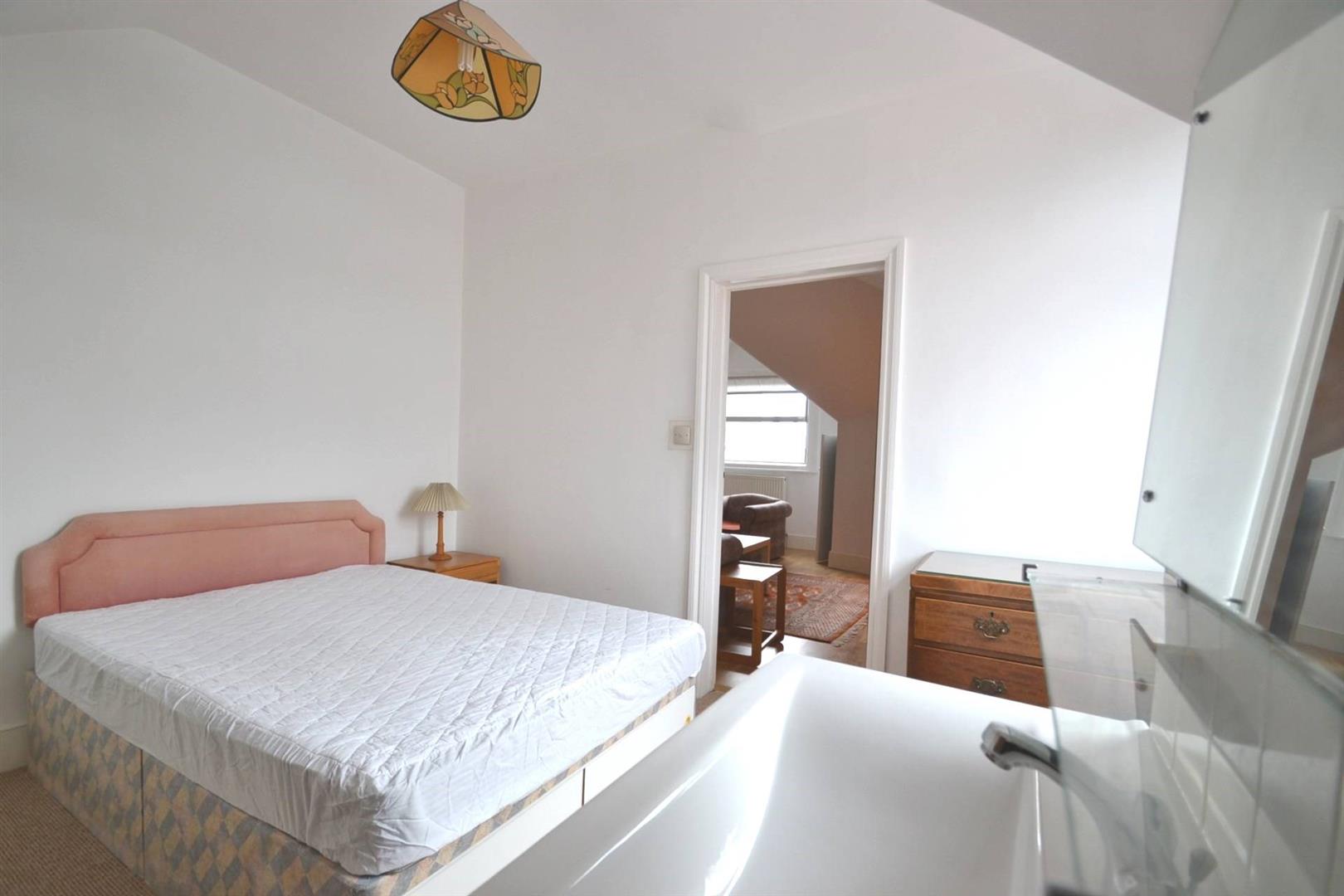 Flat Buxton Gardens in Greater London