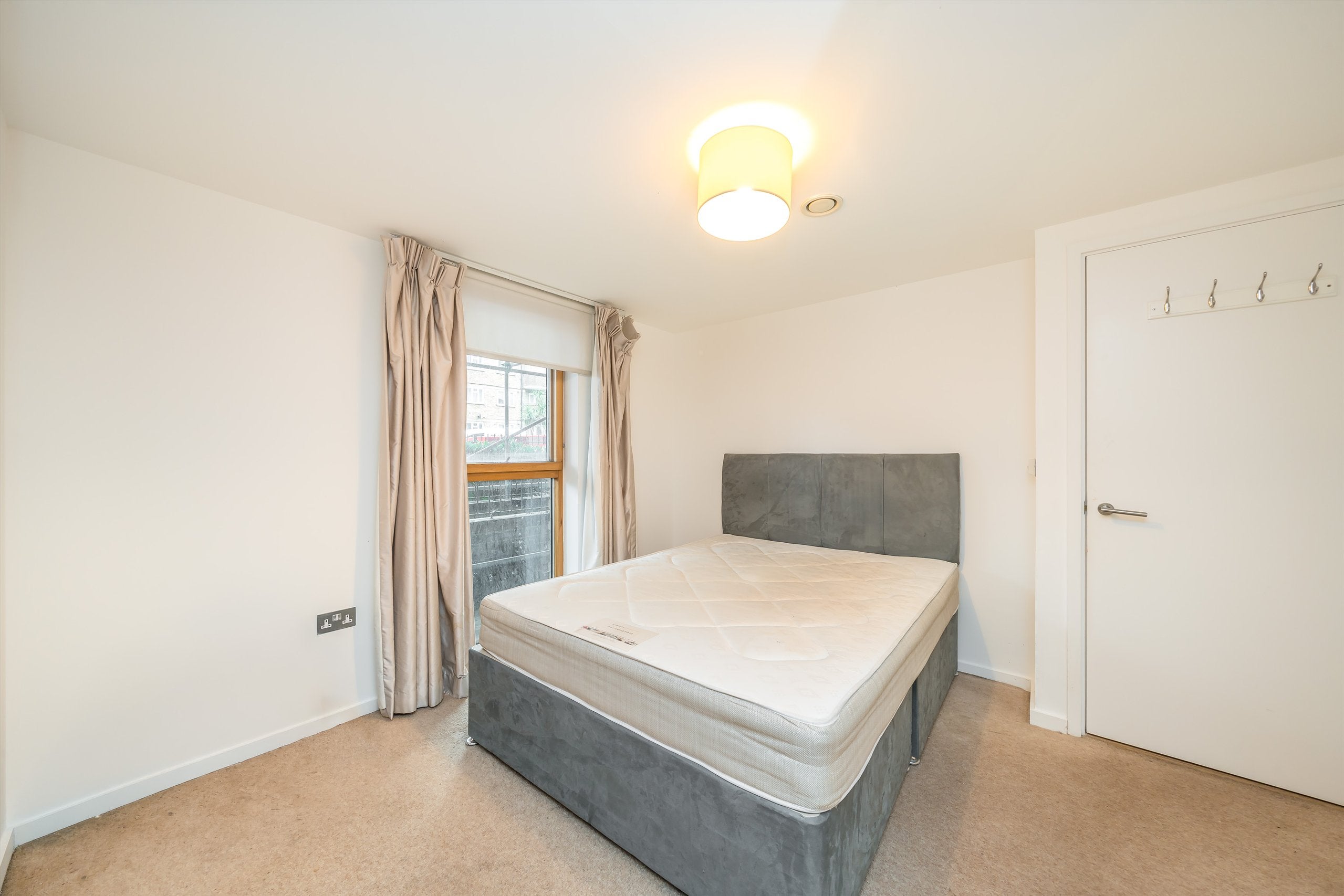 Flat Blackheath Hill in Greater London