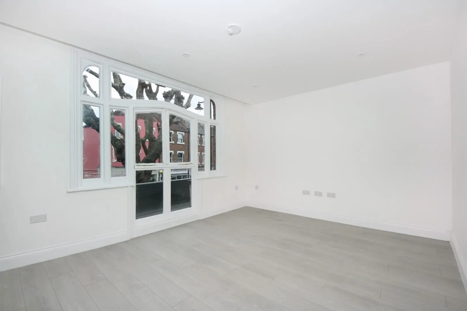 Flat Northfield Avenue in Greater London