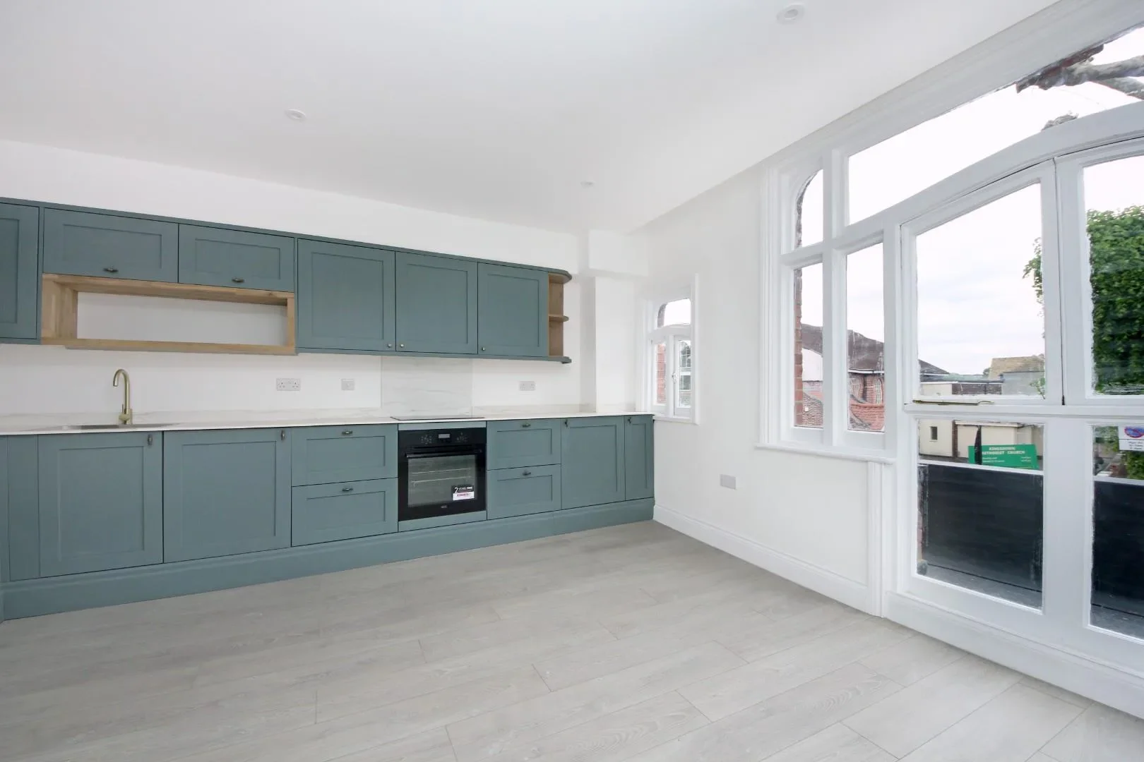 Flat Northfield Avenue in Greater London