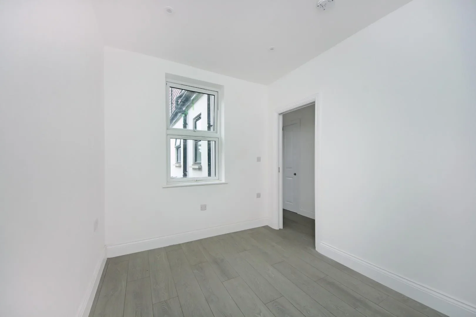 Flat Northfield Avenue in Greater London