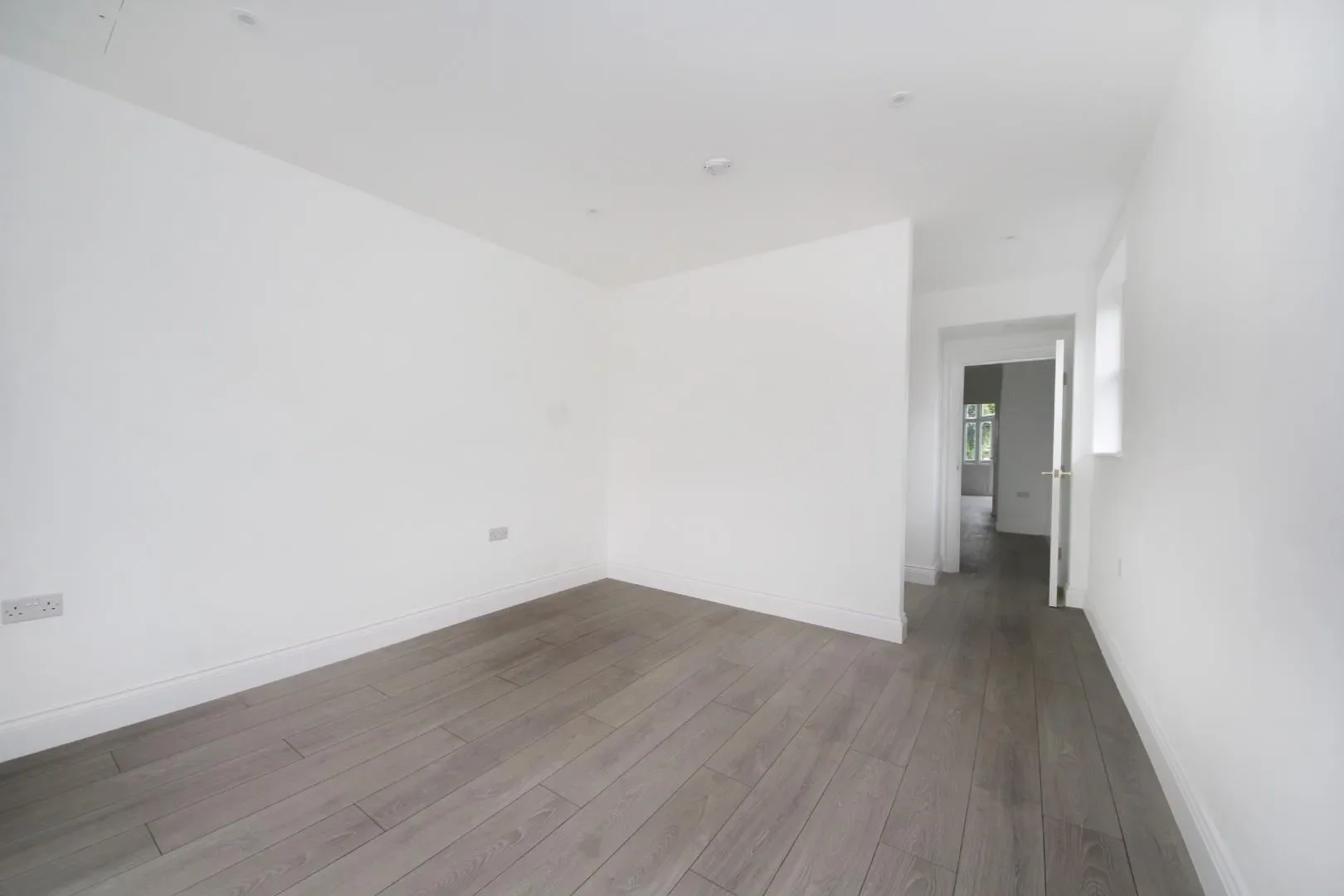 Flat Northfield Avenue in Greater London