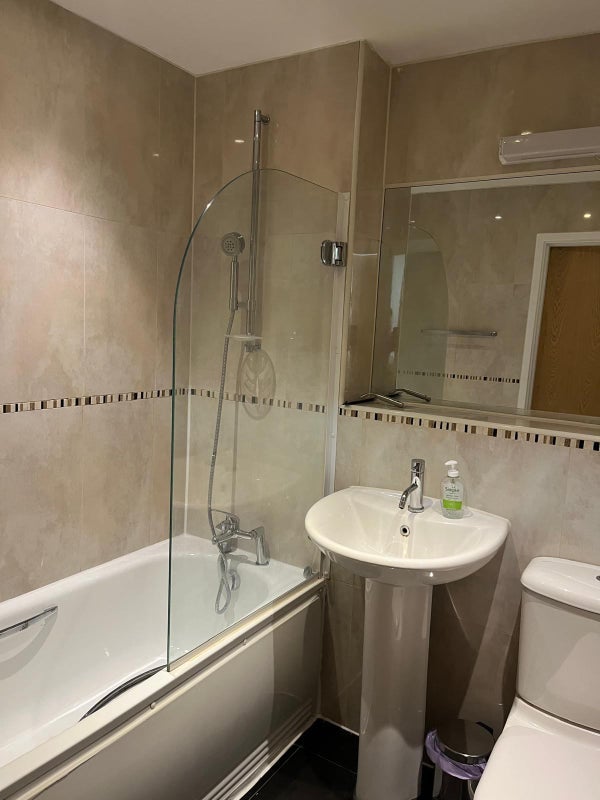 Room Addiscombe Road in Greater London