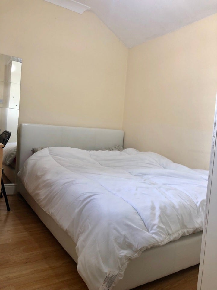 Room Barking Road in Greater London