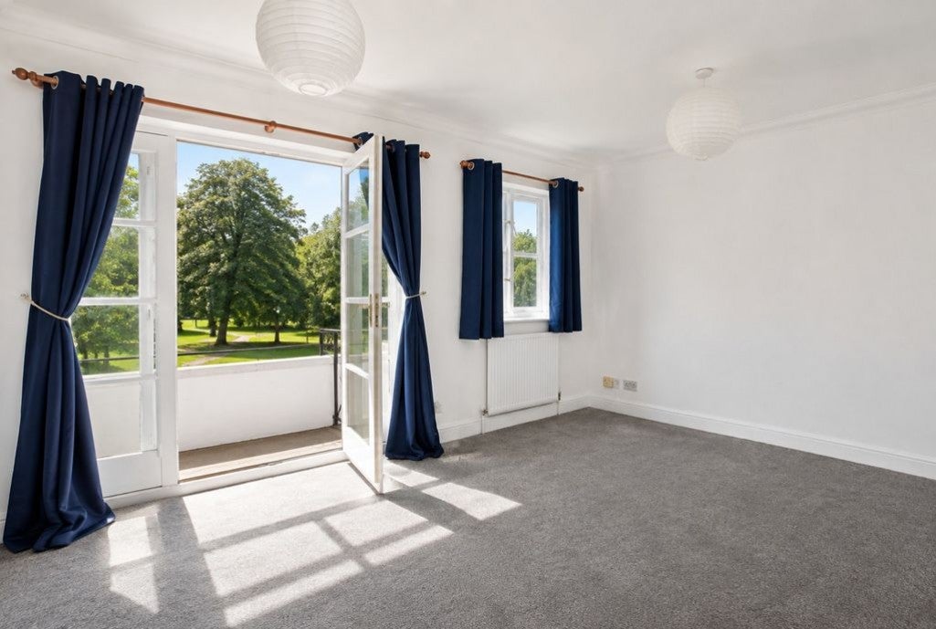Flat Upton Park in Slough