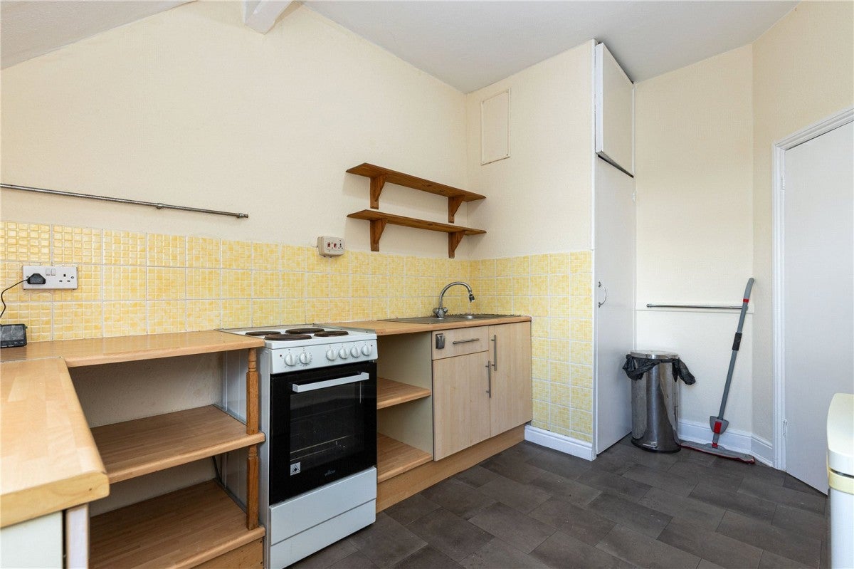 Flat Grosvenor Gardens in Newcastle-under-Lyme