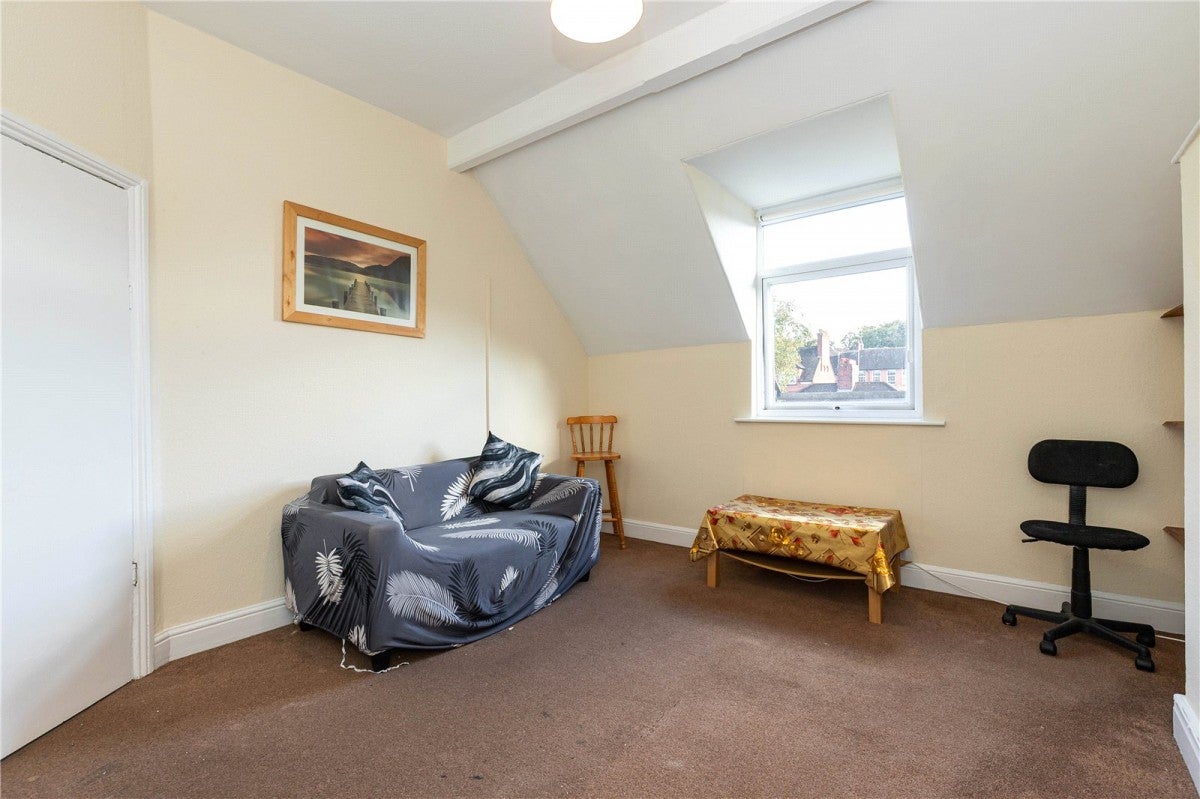 Flat Grosvenor Gardens in Newcastle-under-Lyme