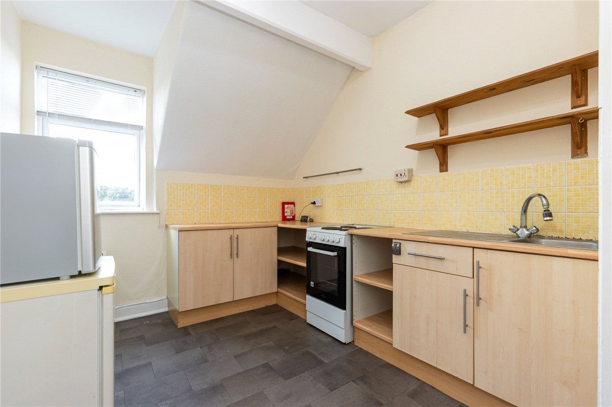 Flat Grosvenor Gardens in Newcastle-under-Lyme