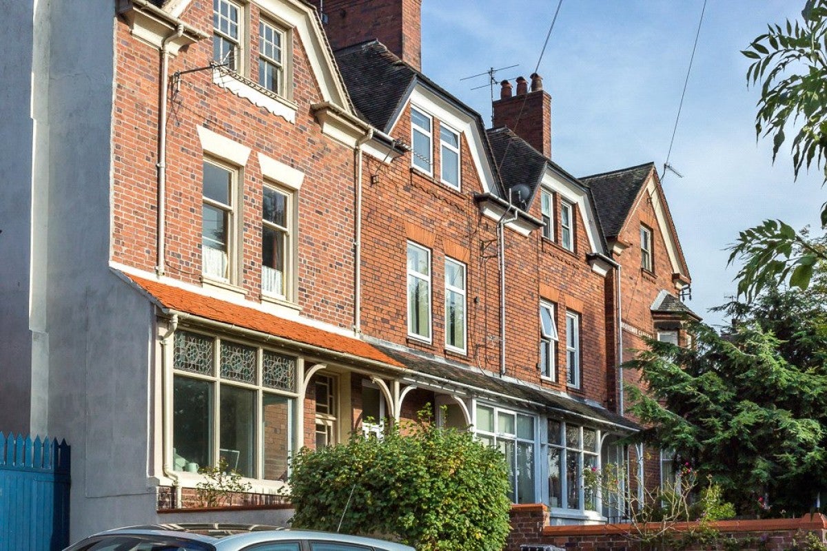 Flat Grosvenor Gardens in Newcastle-under-Lyme