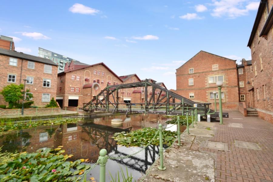 Flat Navigation Walk in Leeds