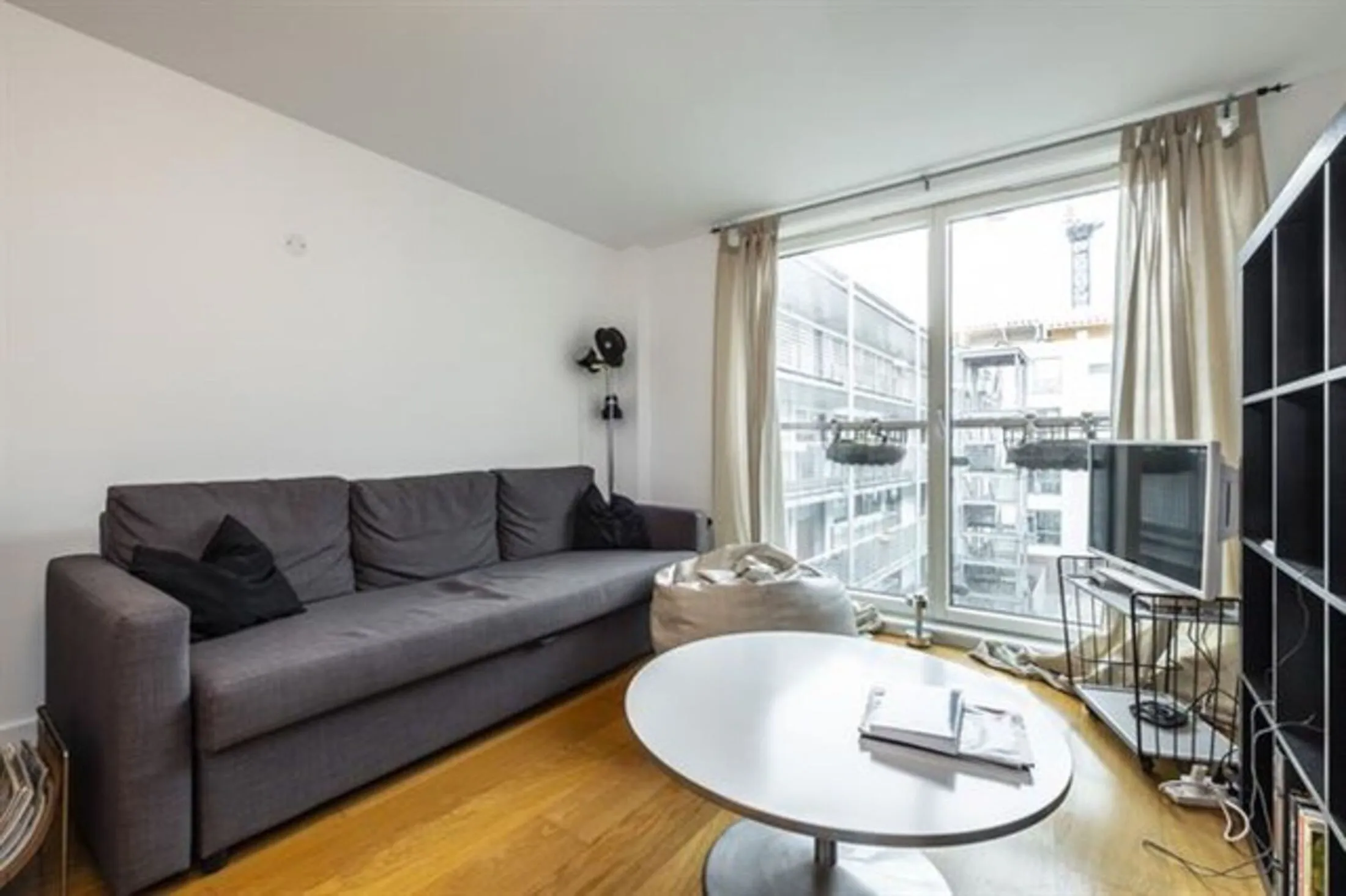 Flat Orsman Road in Greater London