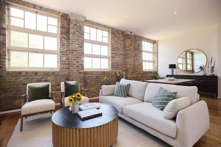 Flat Clark Street in Greater London