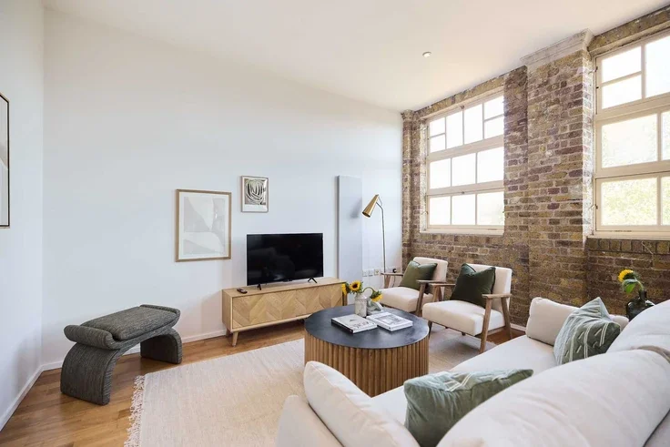 Flat Clark Street in Greater London