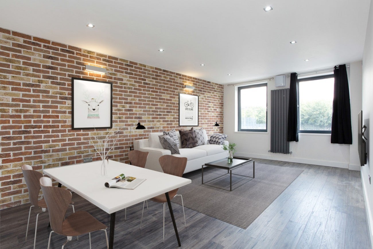 Flat Candle Street in Greater London