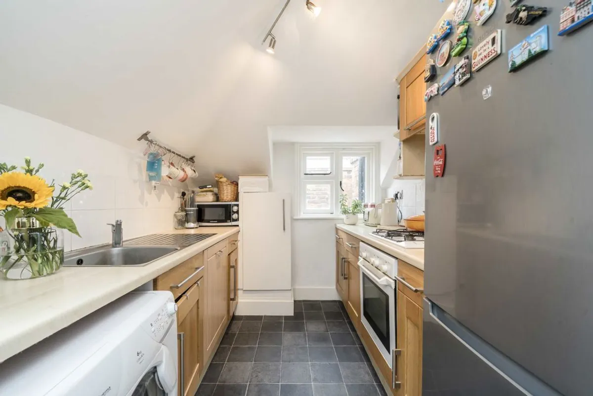 Flat Grange Road in Greater London