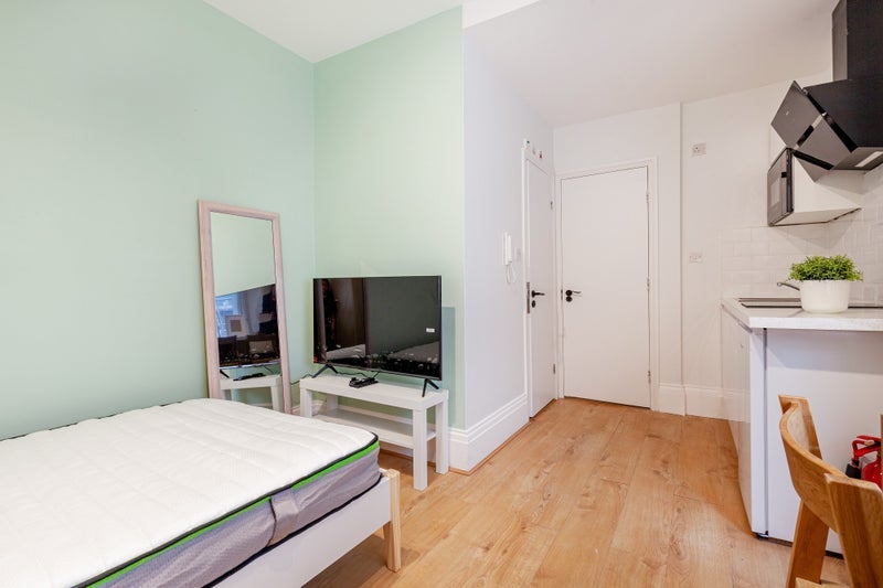 Flat Kensington Gardens Square in City of Westminster