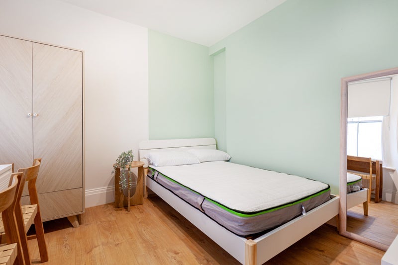 Flat Kensington Gardens Square in City of Westminster