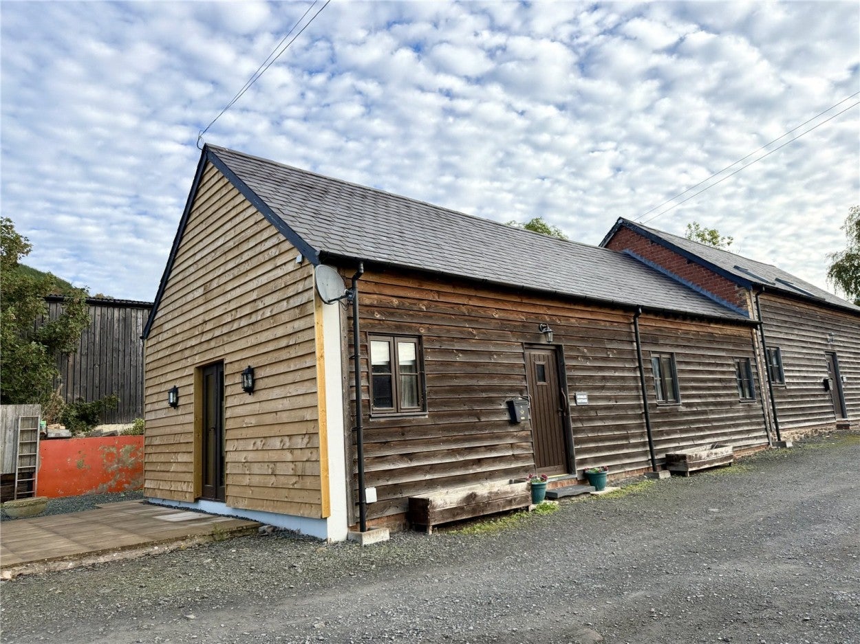 House B4568 in Llanwnnog