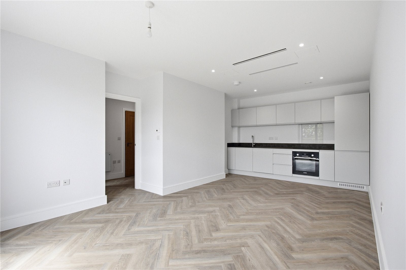 Flat Brunswick Park Road in Greater London