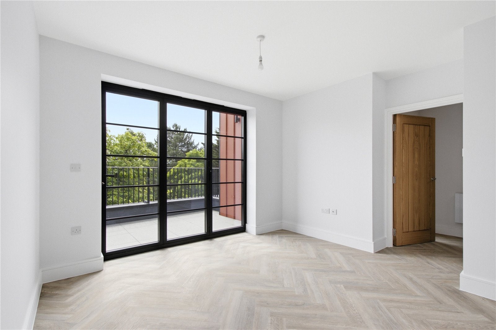 Flat Brunswick Park Road in Greater London