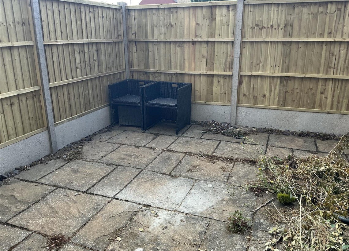 Flat Avocet Close in Rugby