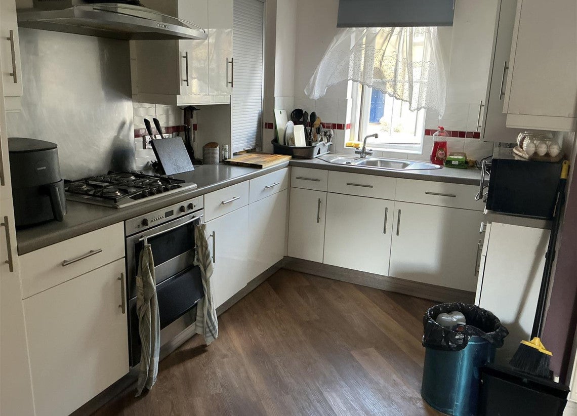 Flat Avocet Close in Rugby
