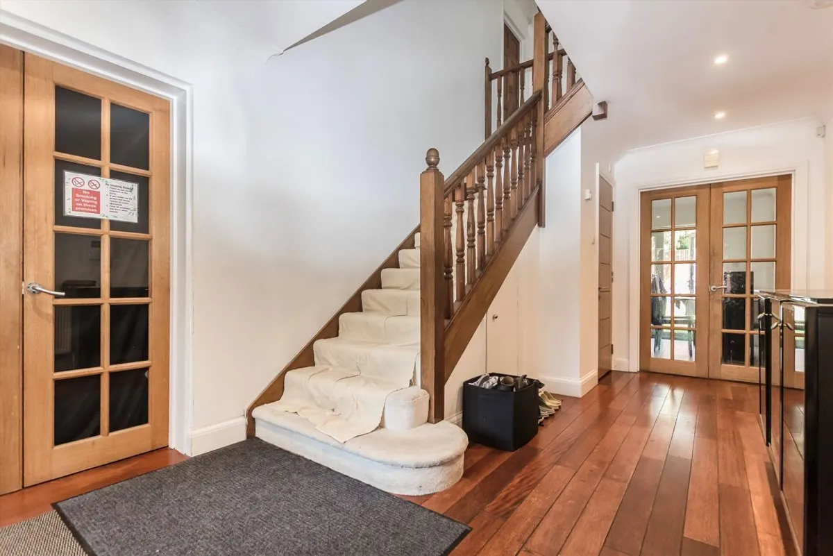 Room Coombe Lane West in Greater London