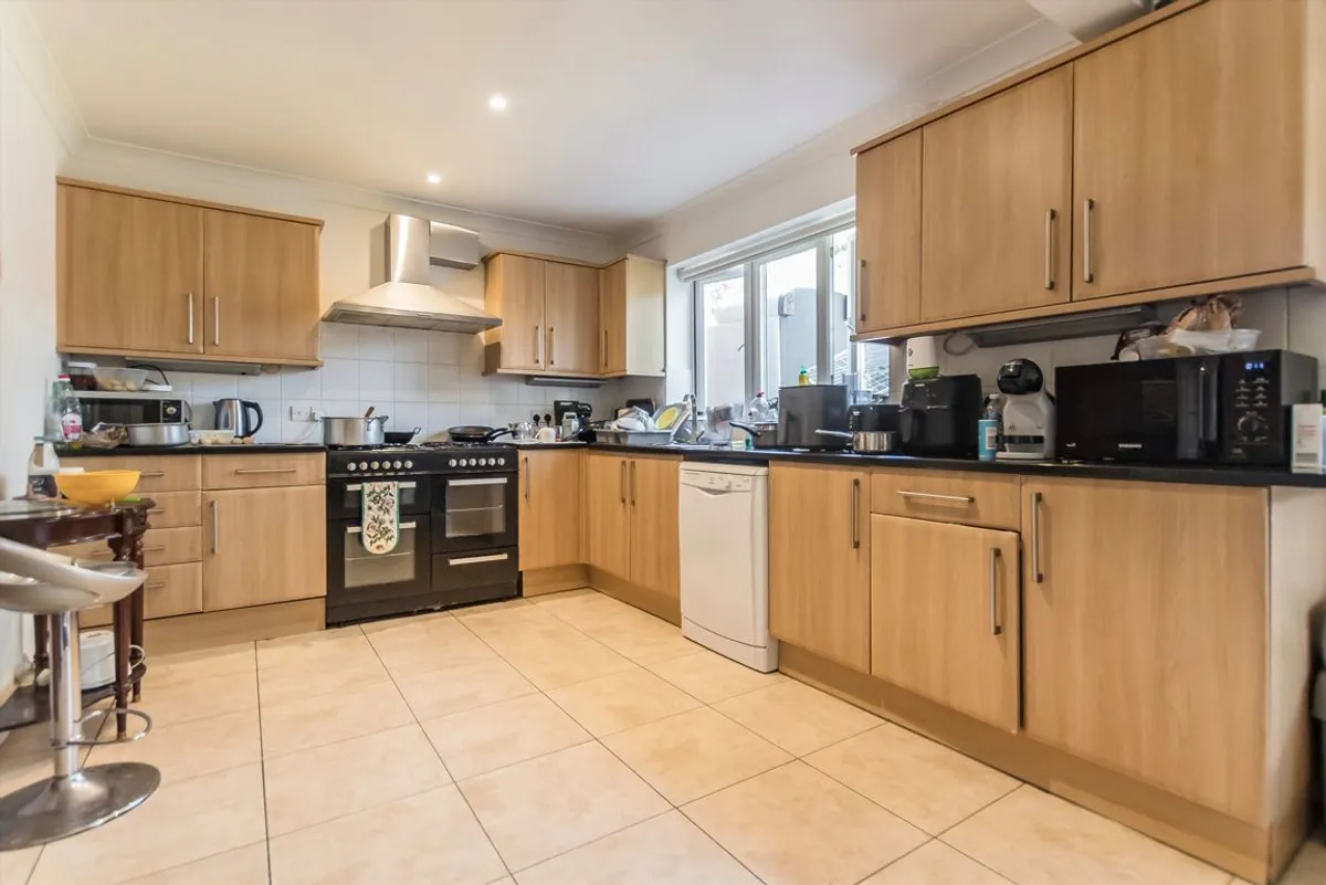 Room Coombe Lane West in Greater London