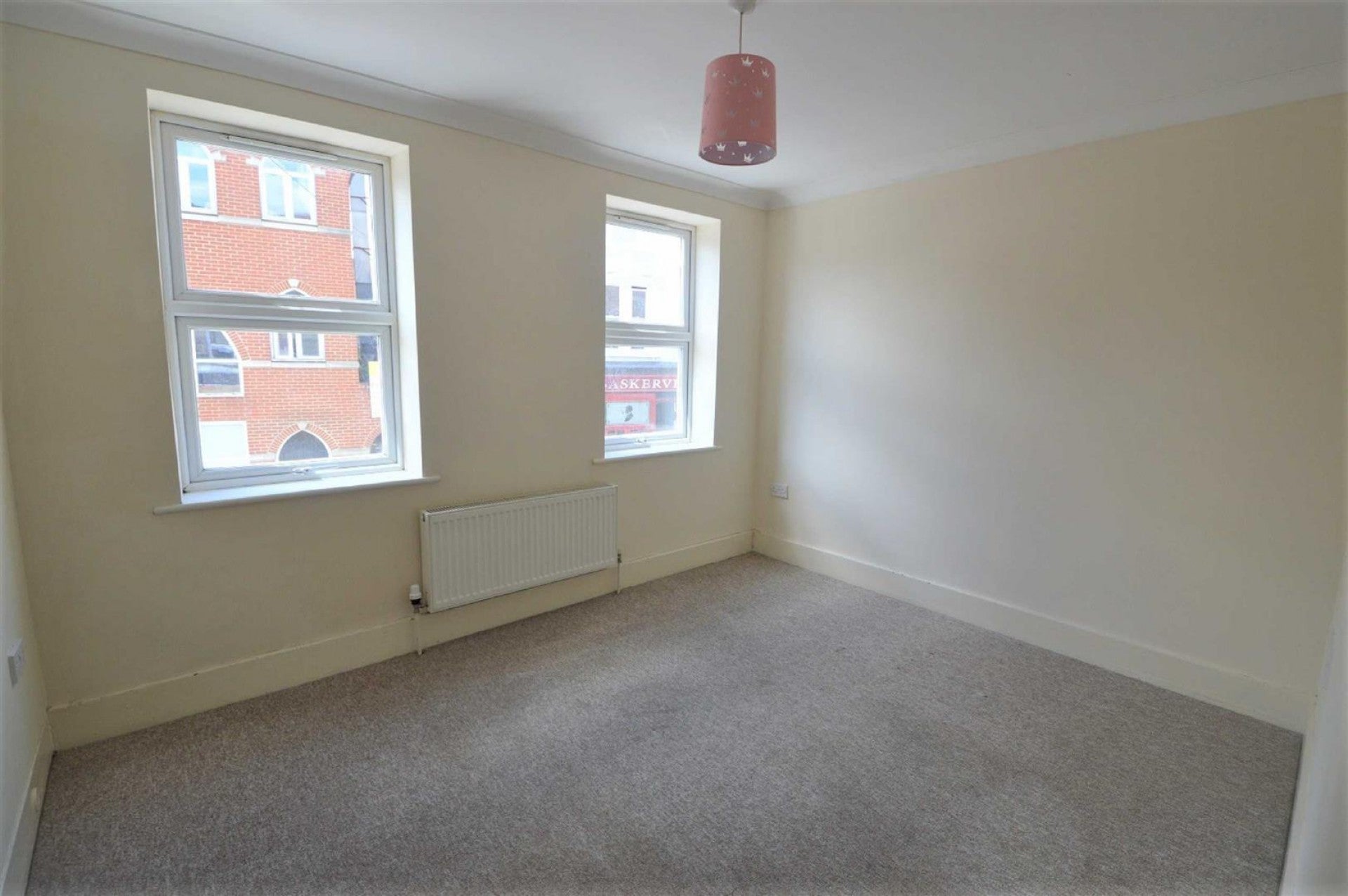 Flat The Broadway in Wealden