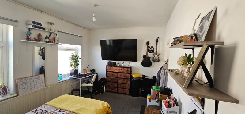 Room Braemar Road in Greater London