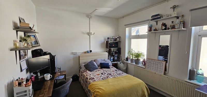 Room Braemar Road in Greater London
