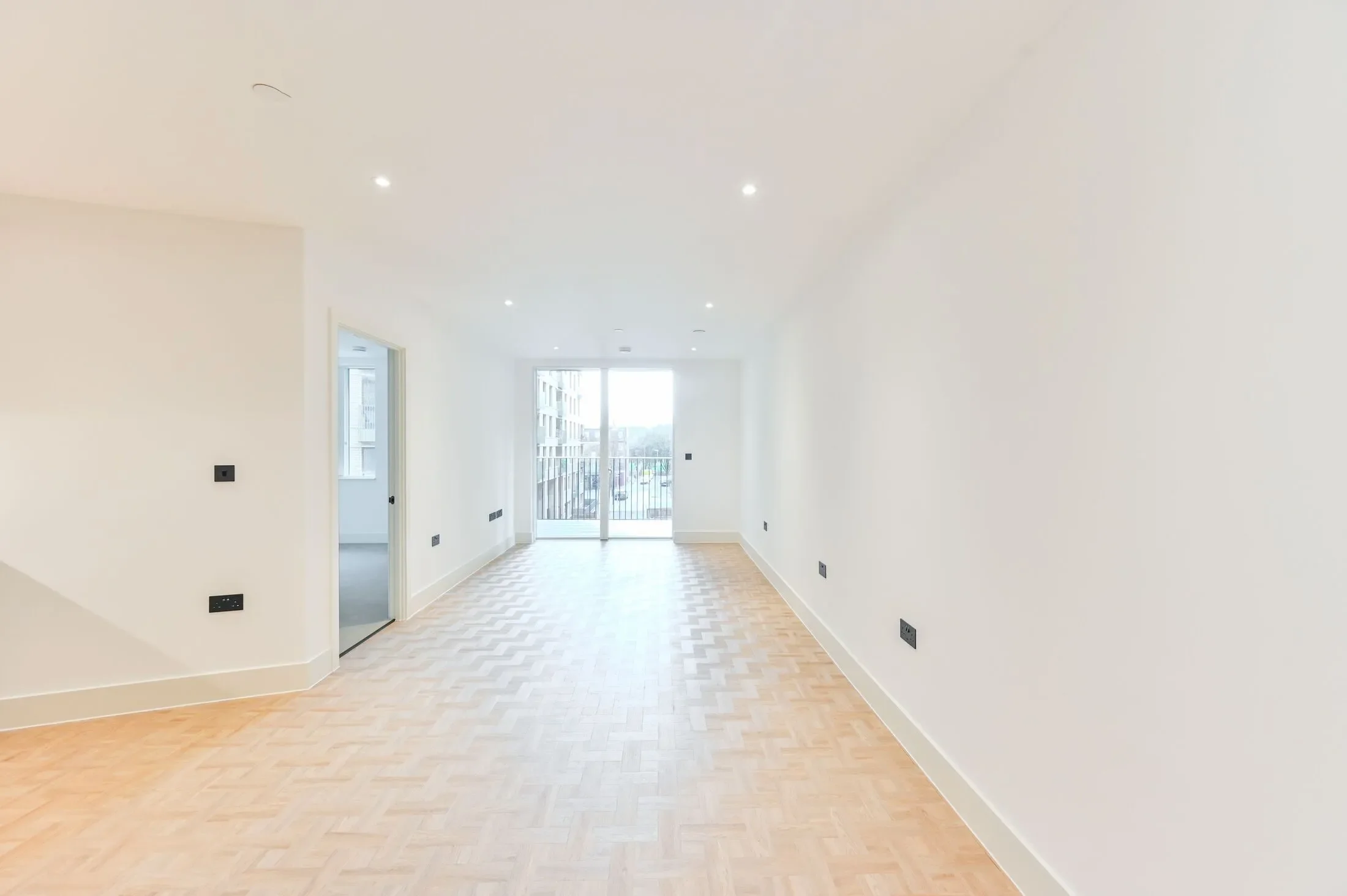 Flat Monarch Square in Greater London