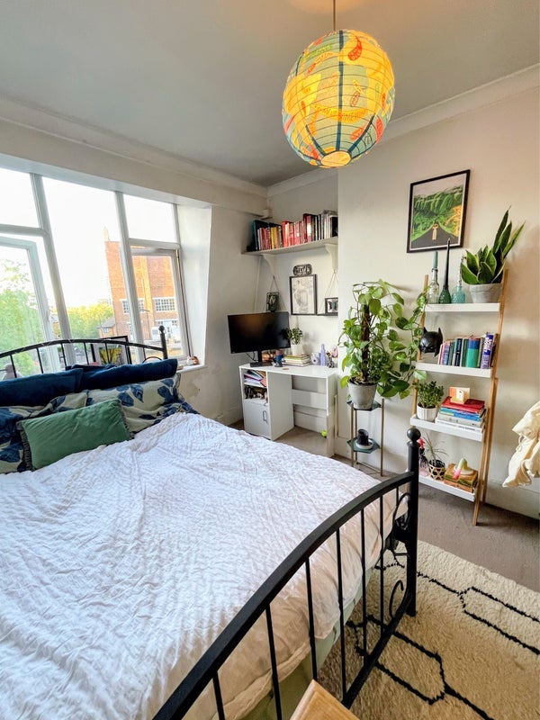 Room Acre Lane in Greater London