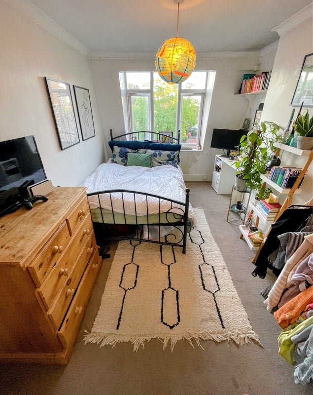 Room Acre Lane in Greater London