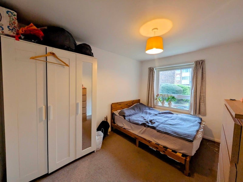 Room Finchley Park in Greater London