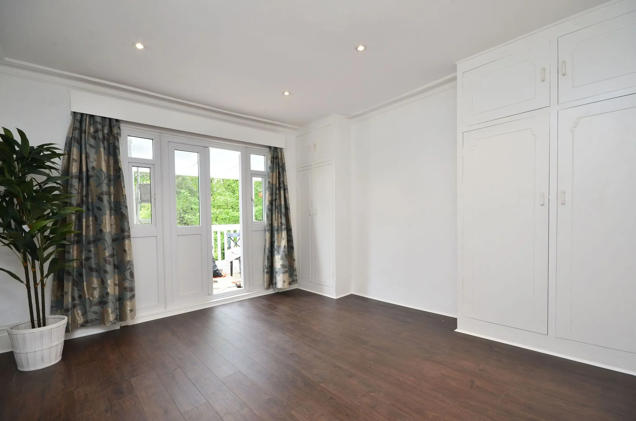 Flat Church Crescent in Greater London