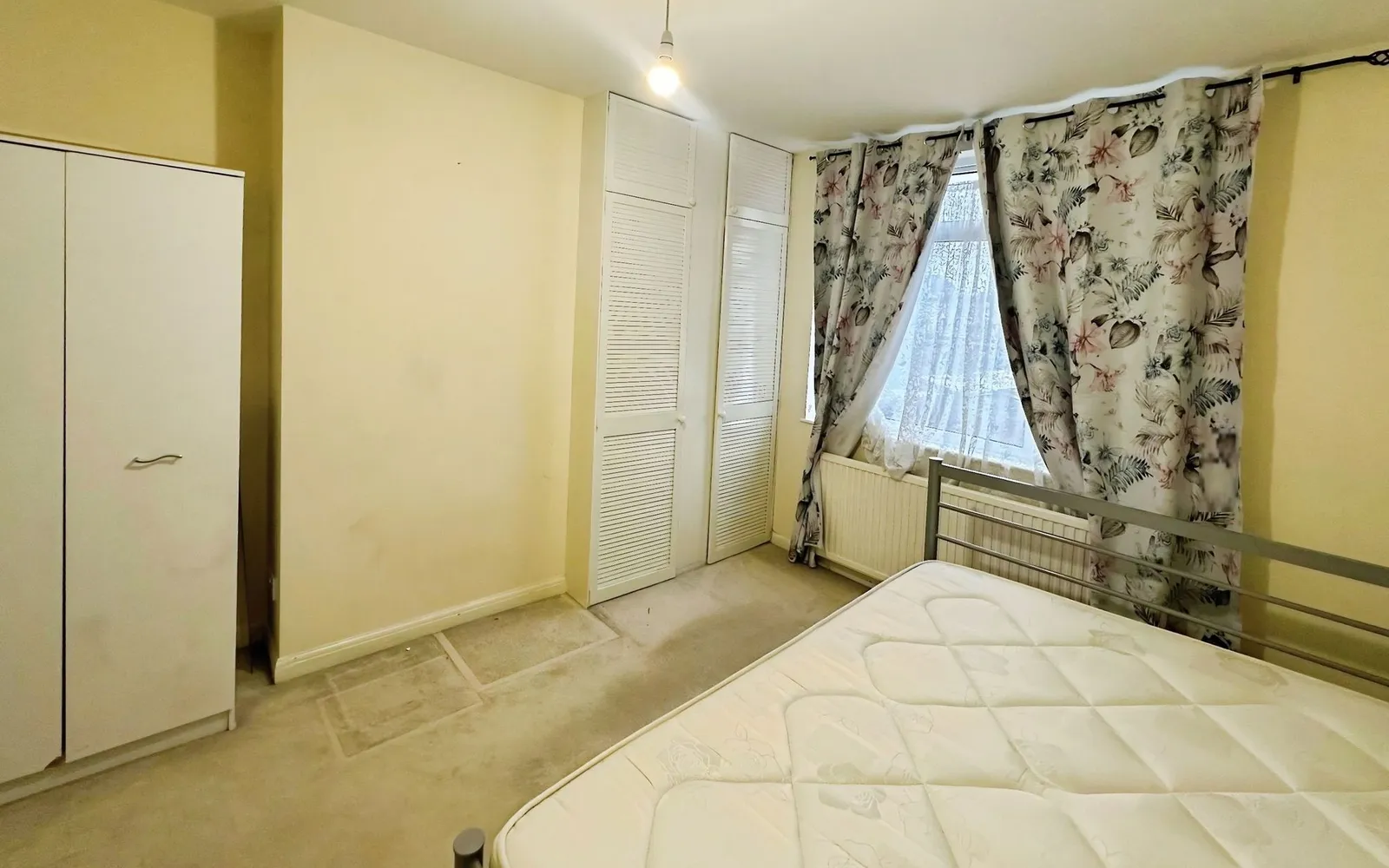 Flat Farmstead Road in Greater London