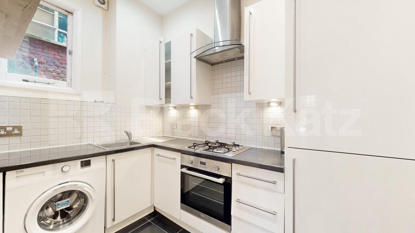 Flat Iverson Road in Greater London