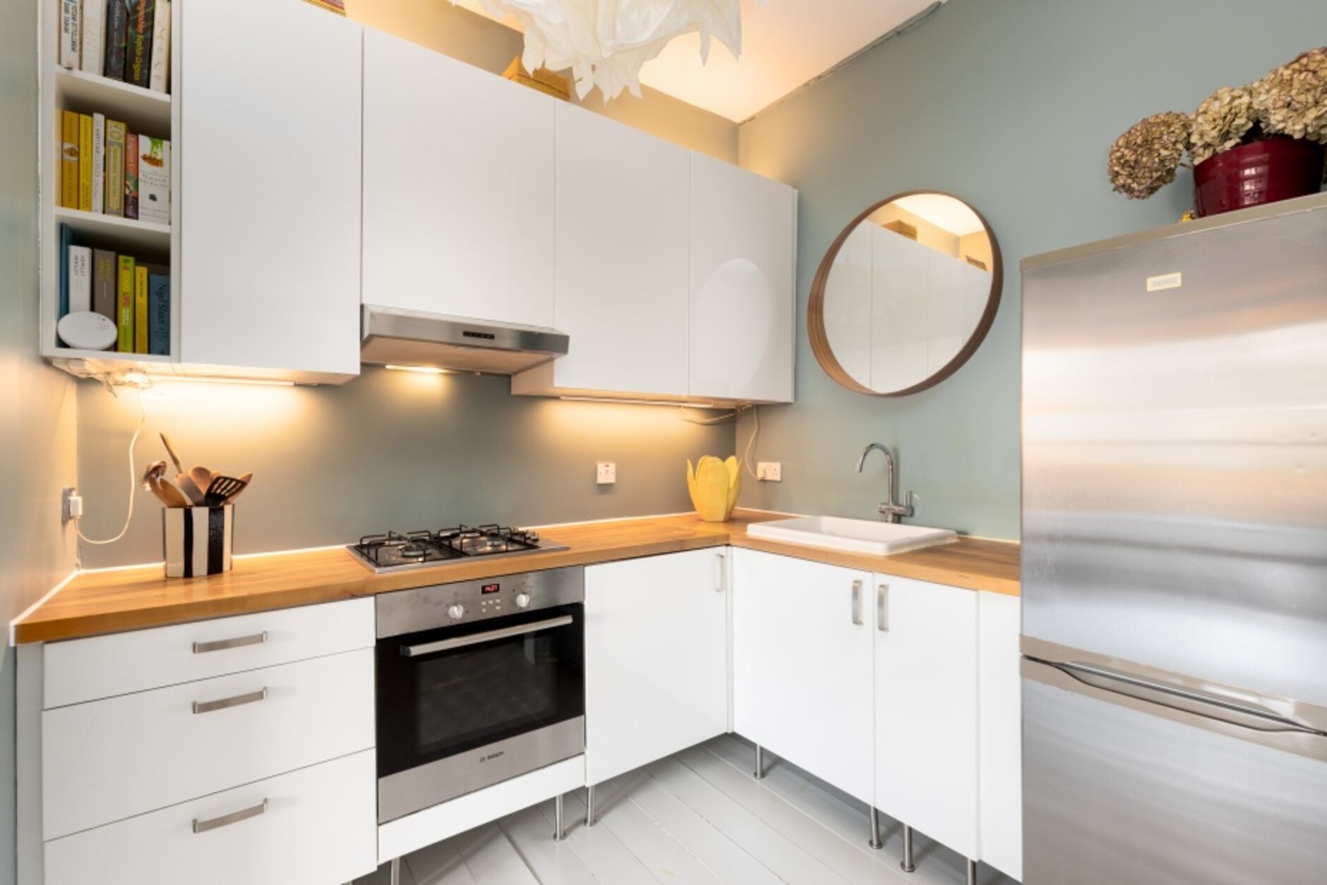 Flat Boscombe Road in Greater London